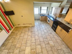 Kitchen Diner- click for photo gallery